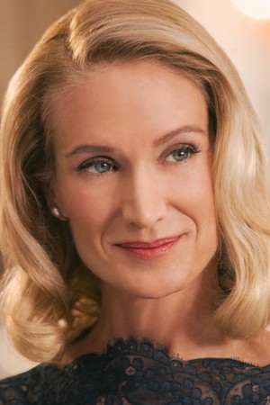 Kelly Lynch