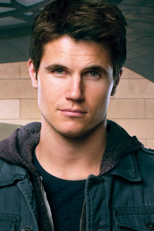 Robbie Amell