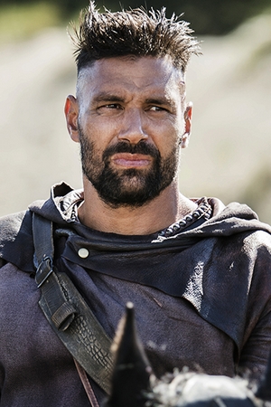 Manu Bennett