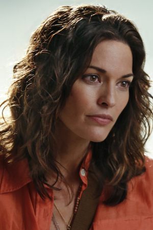 Alana De La Garza