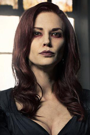 Laura Mennell