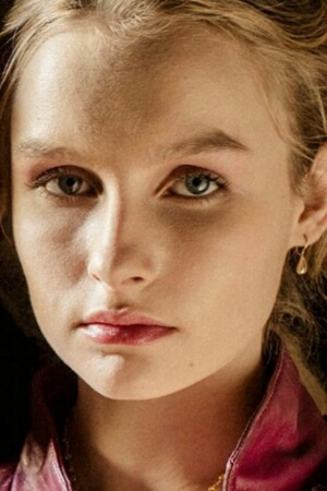 Olivia DeJonge
