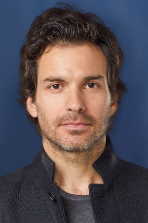 Santiago Cabrera