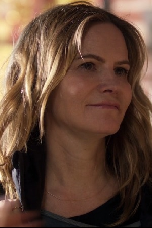Jennifer Jason Leigh