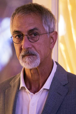 David Strathairn