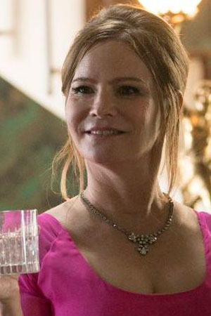 Jennifer Jason Leigh