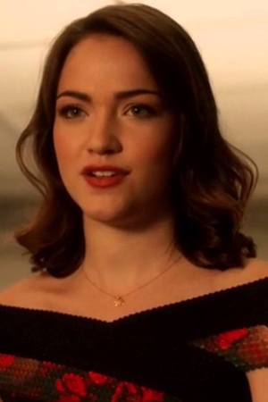 Violett Beane