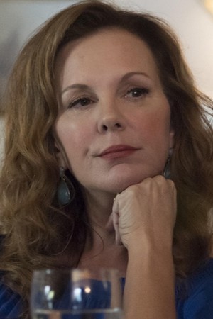 Elizabeth Perkins