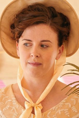 Alexandra Roach