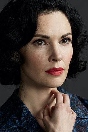 Laura Mennell