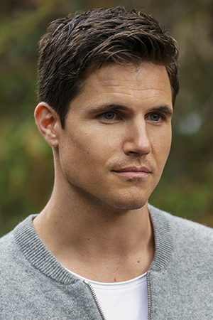 Robbie Amell