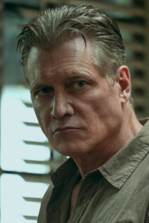Holt McCallany