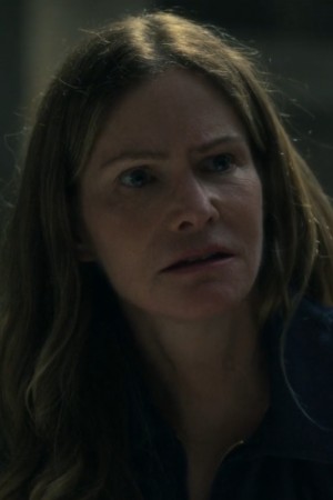 Jennifer Jason Leigh