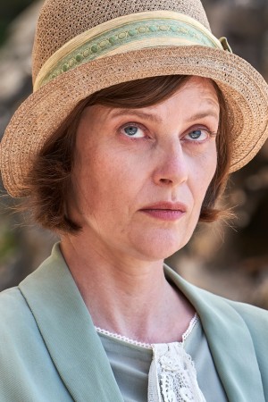Lucy Akhurst