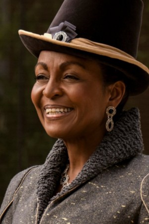 Adjoa Andoh
