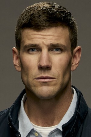 Austin Stowell