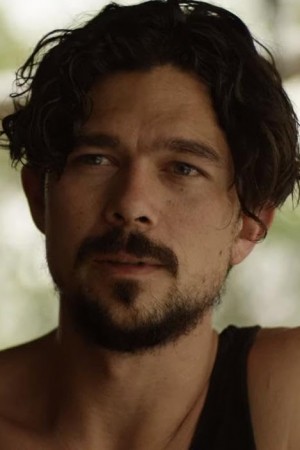 Luke Arnold
