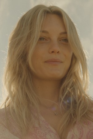 Leila George
